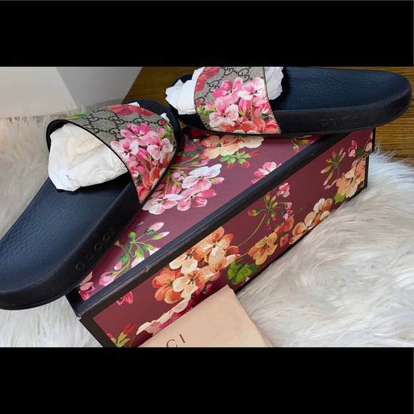 Gucci Floral GG Canvas Slide Sandals in Pink, Green, Black - Picture 5 of 6